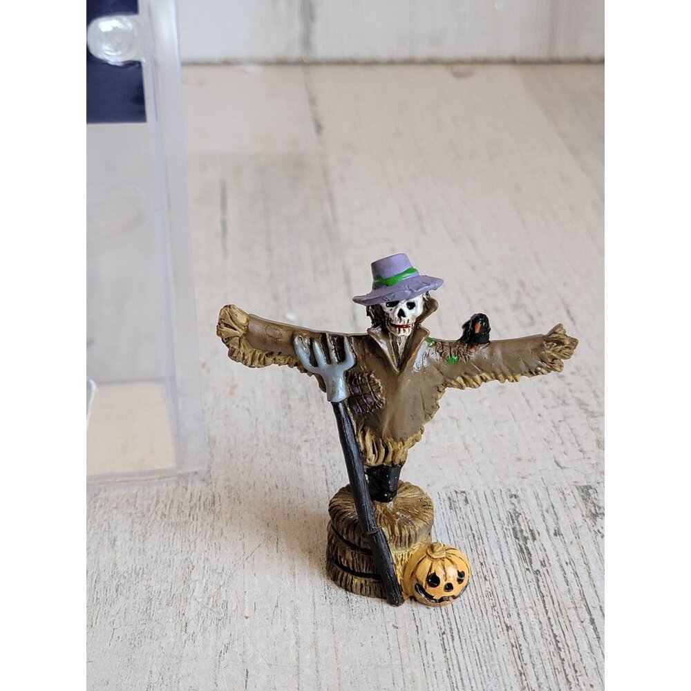 Spooky Scarecrow Halloween‎ Village accessory scary